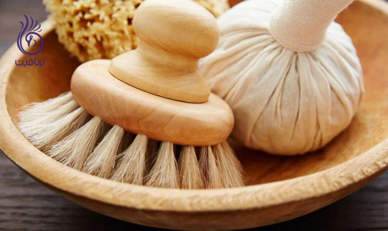 برای داشتن پوستی درخشان، از برس پوست خشک استفاده کنید