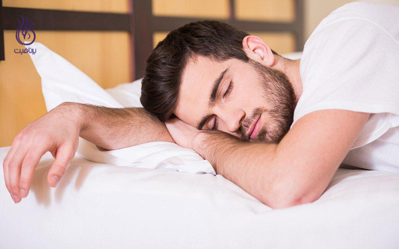 آیا خوابیدن بر روی شکم موجب کمردرد می شود؟