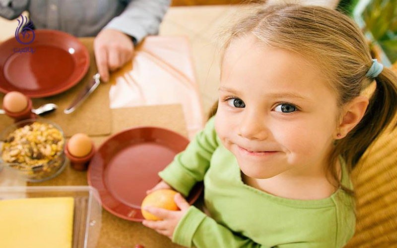 چگونه کودک را به غذا خوردن ترغیب کنیم؟